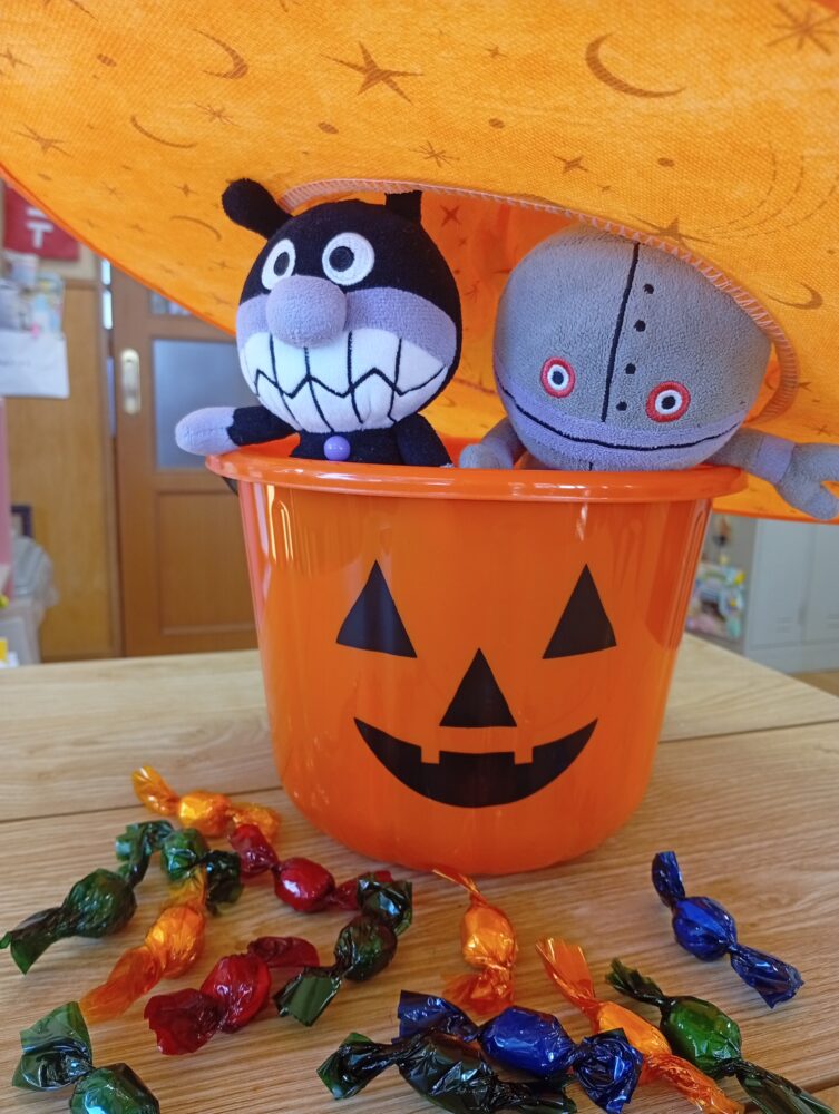 未就園児クラスでハロウィンごっこ